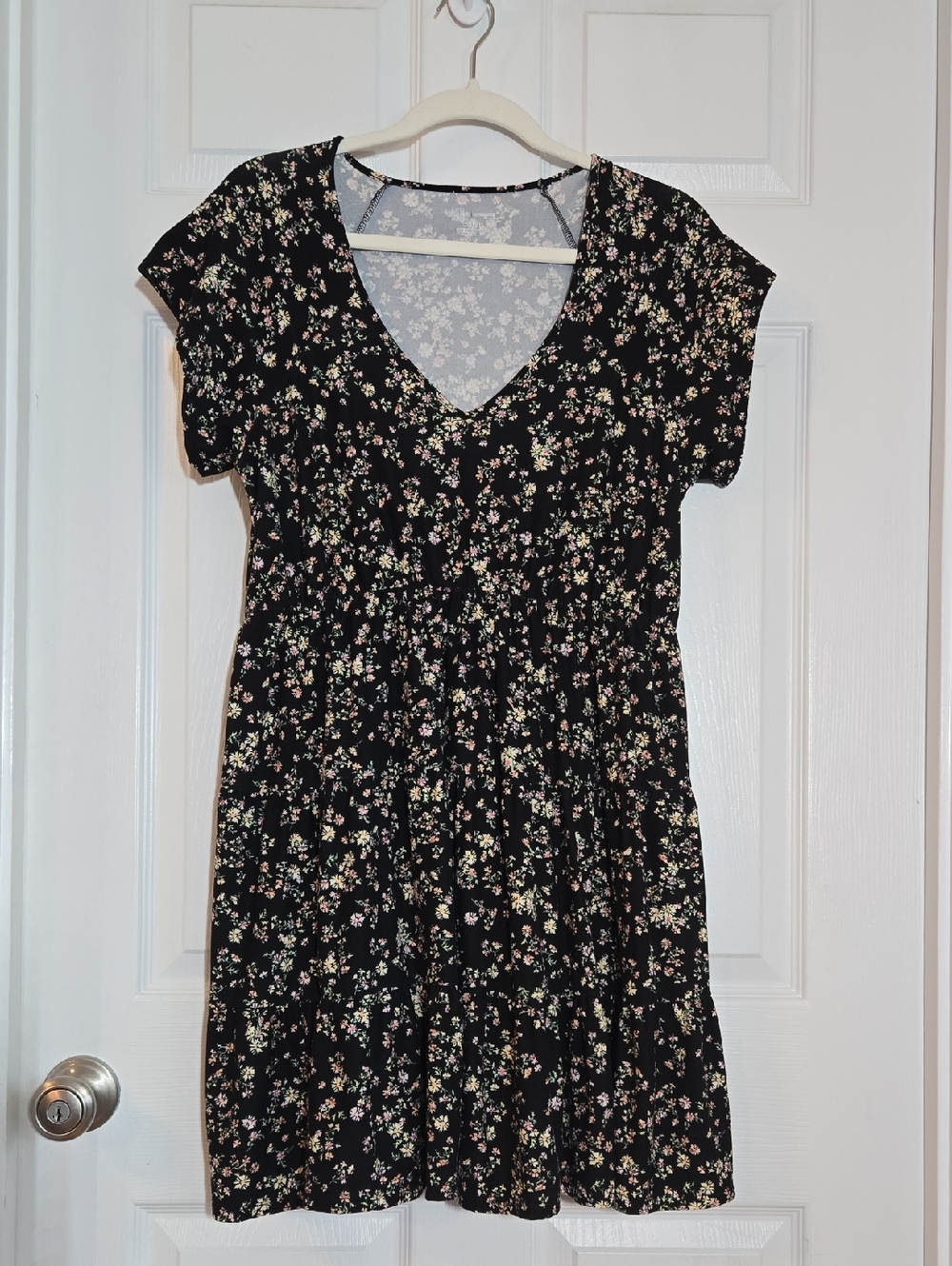 No Boundaries Black Floral V-Neck Mini Size XL Juniors Dress